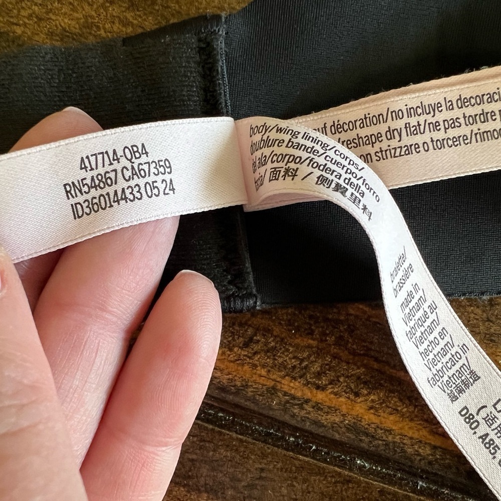 Victoria’s Secret Black Seamless Bra, size large, tee shirt bra, EUC - Picture 4 of 6